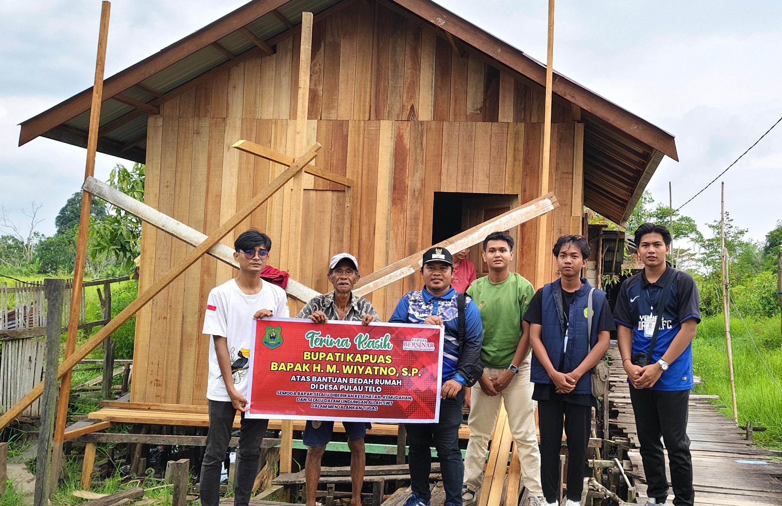 Program Bedah Rumah, Warga Pulau Telo Sampaikan Terima Kasih Bupati Kapuas