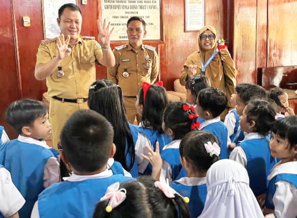 Sekda Sambut Hangat Studi TK Pembina Negeri Kapuas