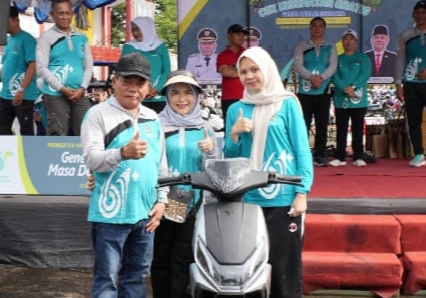 Peringati HKN ke 61, Bupati dan Wabup Ikuti Senam FUN WALK