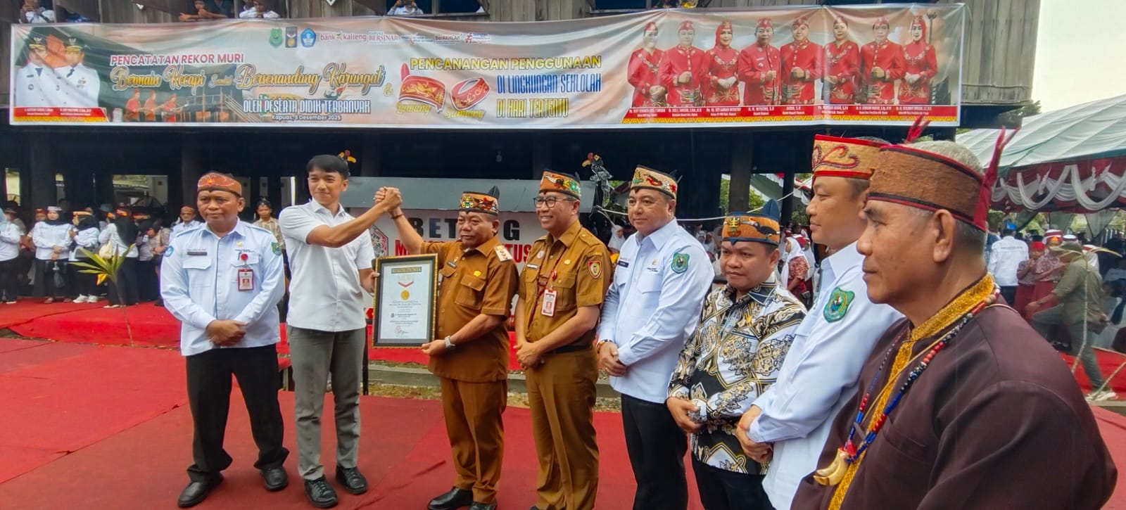 Lantunkan Karungut, Seribu Pelajar Record MURI