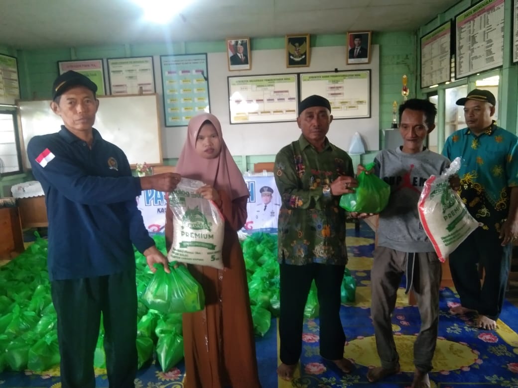 Warga Desa Bandar Mekar Doakan Gubernur Kalteng