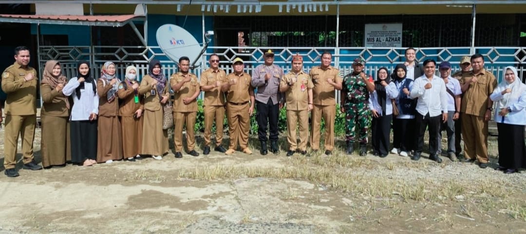 Assisten I Tinjau Penyaluran MBG MIS Al Azhar Kapuas Timur