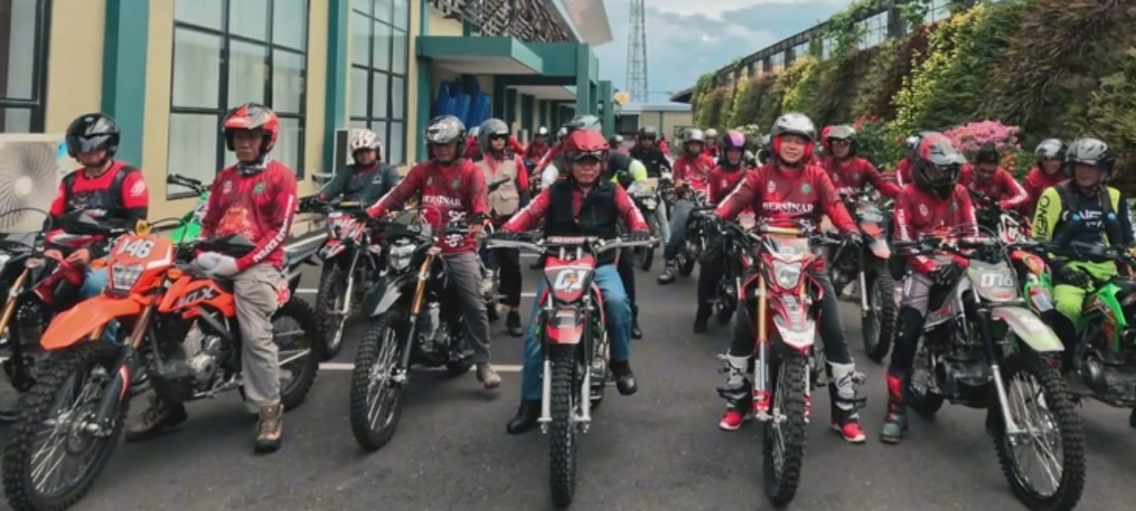 Bupati Tinjau Pembangunan Menggunakan Trail