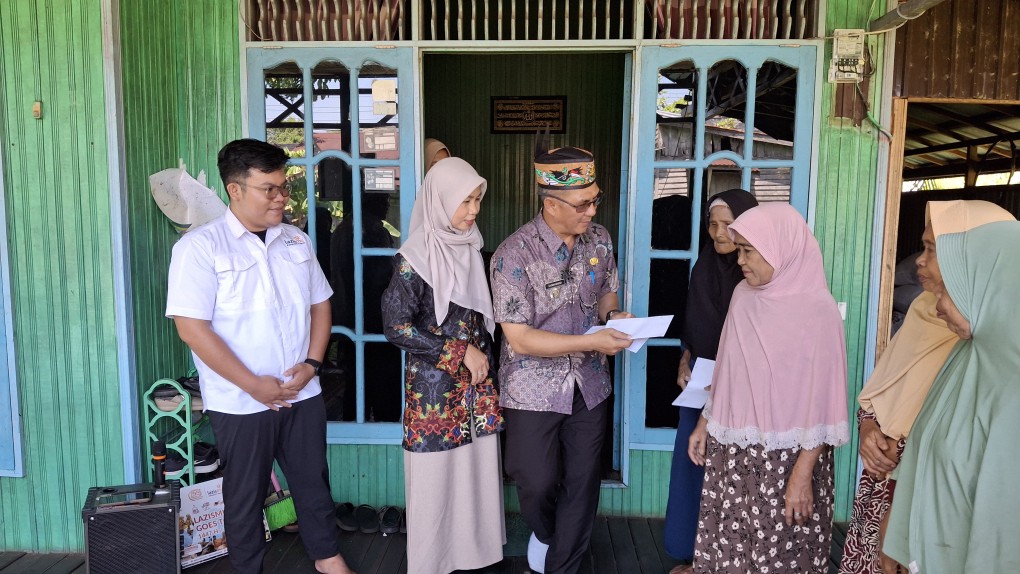 LAZISMU Kapuas Berbagi Berkah Ramadan Pada Lansia