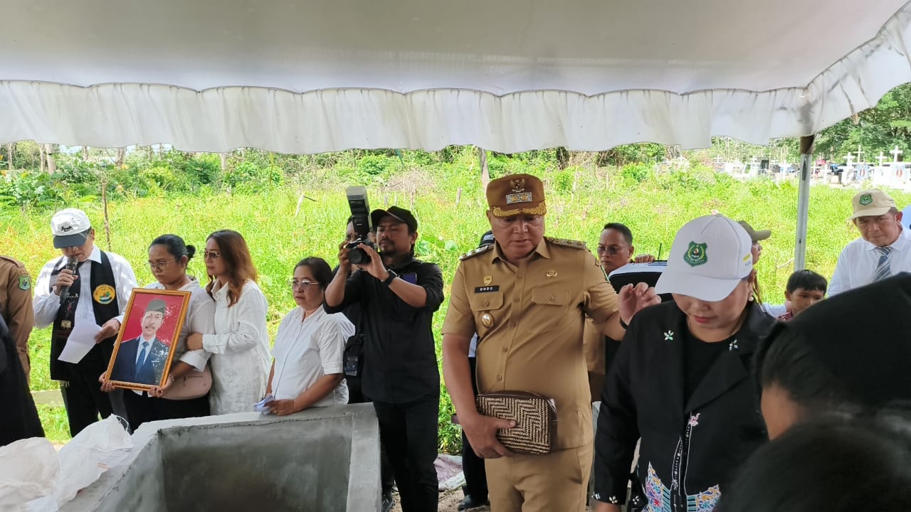 Wabup Lepas Jenazah Alm. JHon Pita Kadang