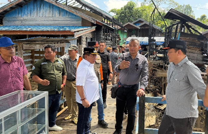 Bupati Salurkan Bantuan, Pasca Kebakaran Desa Jakatan Masaha