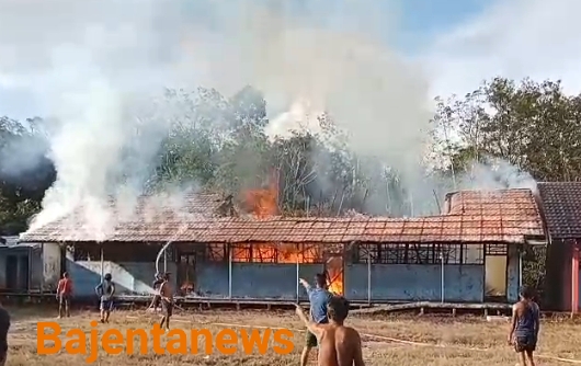 Tiga Ruang Belajar SDN 1 Lamunti Dilahap Api