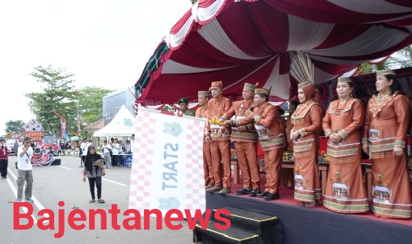 Karnaval Budaya Meriahkan HUT Kapuas