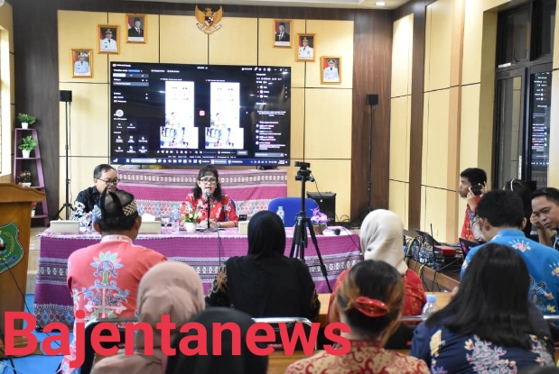 Disdukcapil Berlakukan Aplikasi Pelayanan Berbasis WhatsApp