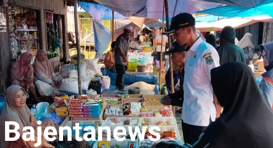 Camat Bataguh Sidak Pasar