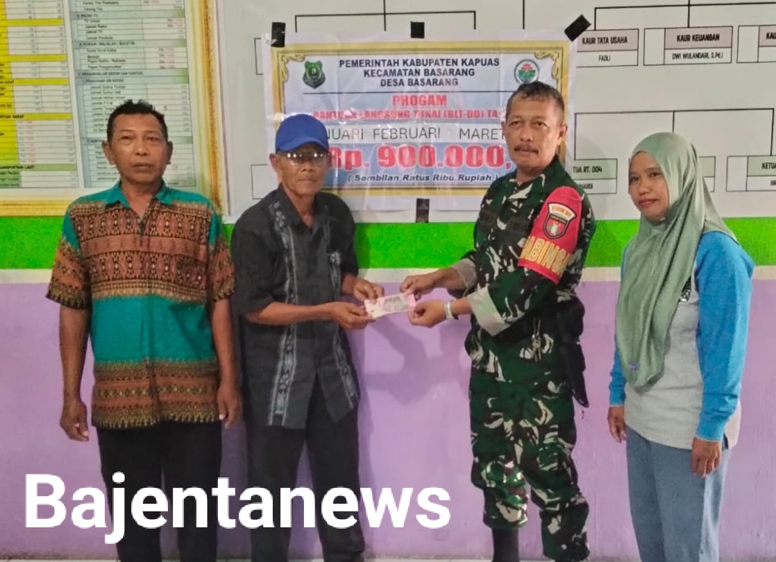 Warga Desa Basarang Terima BLT-DD TA 2026