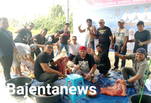 ORGANDA BERBAGI DAGING KURBAN UNTUK ANGGOTA DAN WARGA