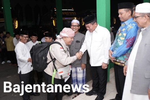 KEDATANGAN JAMAAH HAJI KAPUAS DISAMBUT BUPATI