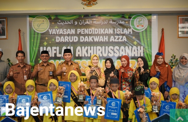 BUNDA PAUD LEPAS RATUSAN MURID TK ISLAM AZZA