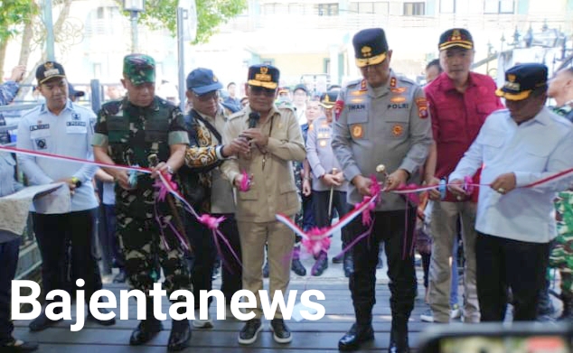 GUBERNUR RESMIKAN WATERFRONT CITY