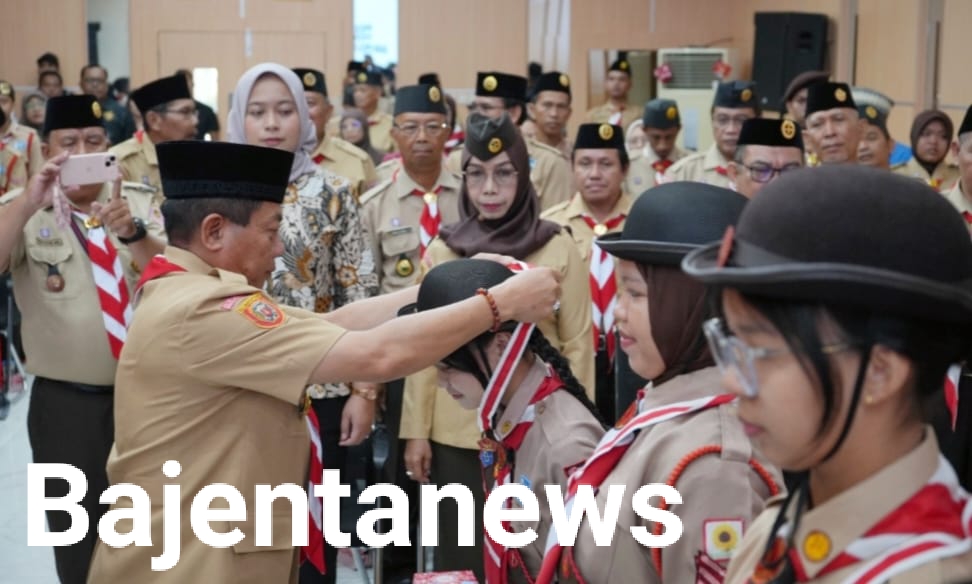 BUPATI LEPAS KONTINGEN JAMNAS XII DAN LANTIK PRAMUKA GARUDA PENGGALANG