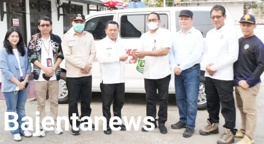 PELAJAR DAPAT MASKER GRATIS BUPATI KAPUAS